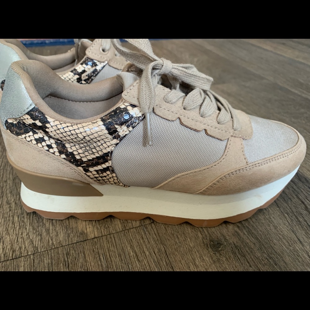 Zara beige trainers. Great condition. Size 6. Worn only twice.